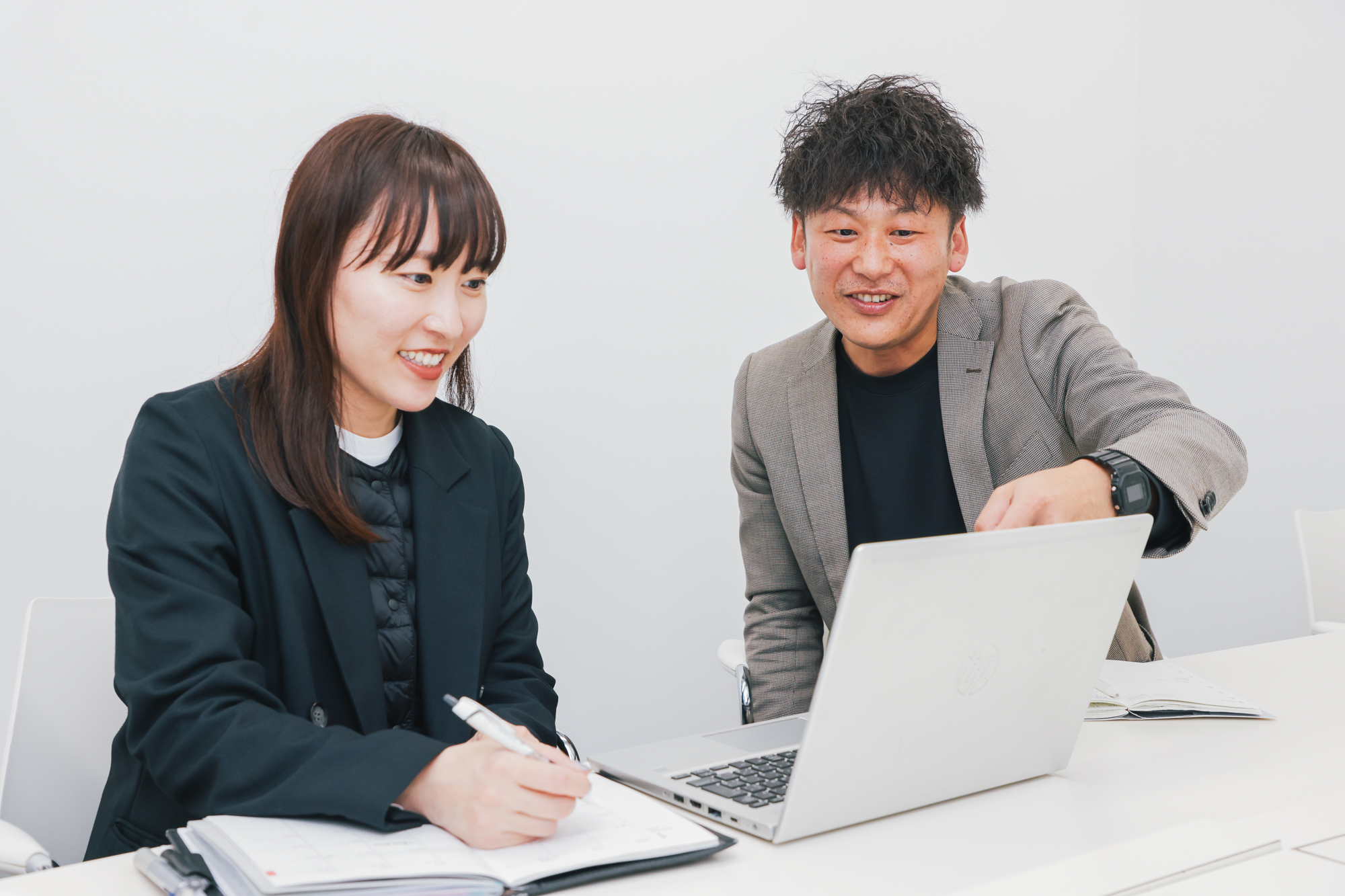 【博多駅】≪社会保険完備・土日休みOK・高月給≫美容業界の経験を活かせるお仕事！！サロンメニューの開発から人材育成のサポートも行う営業スタッフ大募集！！「素直に・誠実に」をモットーにお客様を大切にする「株式会社ハホニコ（カブシキガイシャハホニコ）」から営業の求人☆★