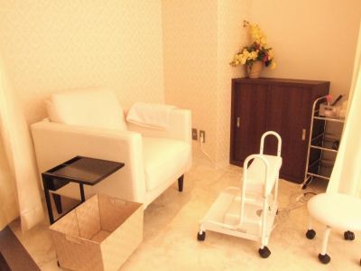 【西梅田】《社保完備☆希望休が取りやすい☆》お客様のライフスタイルにあわせたデザインを提供するSOU（ソウ）!!手書きのデザインも人気☆長く活躍してほしいから、福利厚生も整えています♪ネイリストの求人★☆★