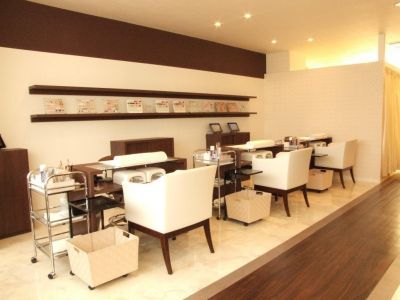 【西梅田】《社保完備☆希望休が取りやすい☆》お客様のライフスタイルにあわせたデザインを提供するSOU（ソウ）!!手書きのデザインも人気☆長く活躍してほしいから、福利厚生も整えています♪ネイリストの求人★☆★