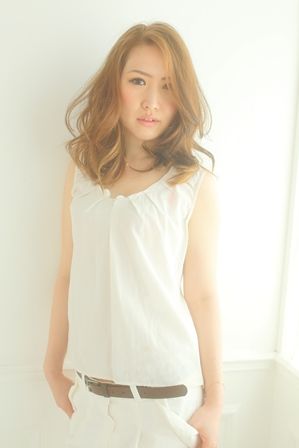 【天神橋】 月給25万円  月8日休み ≪社会保険完備≫ヨーロッパの美術館のような、大人の落ち着いたヘアサロン！オーガニック系シャンプーなど、髪に優しい施術を行っています！落ち着いたサロンで働きたい方にオススメです！パートも募集中！「Nouvelle Vague（ヌーベルヴァーグ）」からスタイリスト（美容師）の求人☆☆