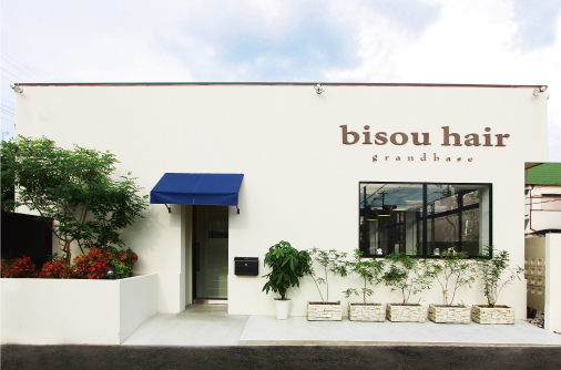 【河内山本】 ≪完全週休2日制≫≪実働8時間・18時退勤可能≫≪社会保険完備≫≪まつ毛パーマ兼任OK≫女性美容師が安心して長く働いていける体制と環境があります!地域密着型の人気ヘアサロン!!「bisou hair grandbase(ビズヘアーグランバース)」からスタイリスト(美容師)の求人☆☆