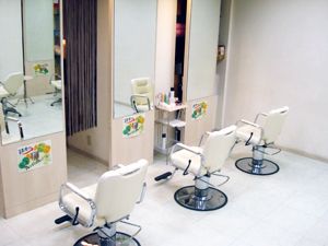 【津久野】店長さんやマネージャーさんはじめ、スタッフさんみんなが家族の様に仲の良いアットホームサロン「Avenir age」からスタイリスト（美容師）の求人！とても楽しく働ける職場環境ですよ☆☆