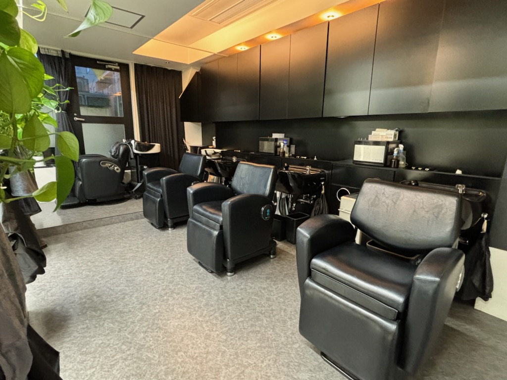 【心斎橋】≪月給23.5万円≫≪社会保険完備≫≪月8、9日休み≫充実の待遇面なので安心して長く働ける環境です!スタッフさん同士の仲が良く店内は和気あいあいとした雰囲気!「ASSEMBLAGE 心斎橋店(アセンブラージュシンサイバシテン」からアシスタント(美容師)の求人★