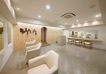 【交野】駅近の地域密着型ナチュラルサロン★安心の固定給からスタート★ファンが増えたら歩合制へ(40%還元)★頑張った分だけ評価される給与システムです♪一人ひとりのお客様とじっくり向き合いたいという方に◎スタイリスト(美容師)求人☆☆