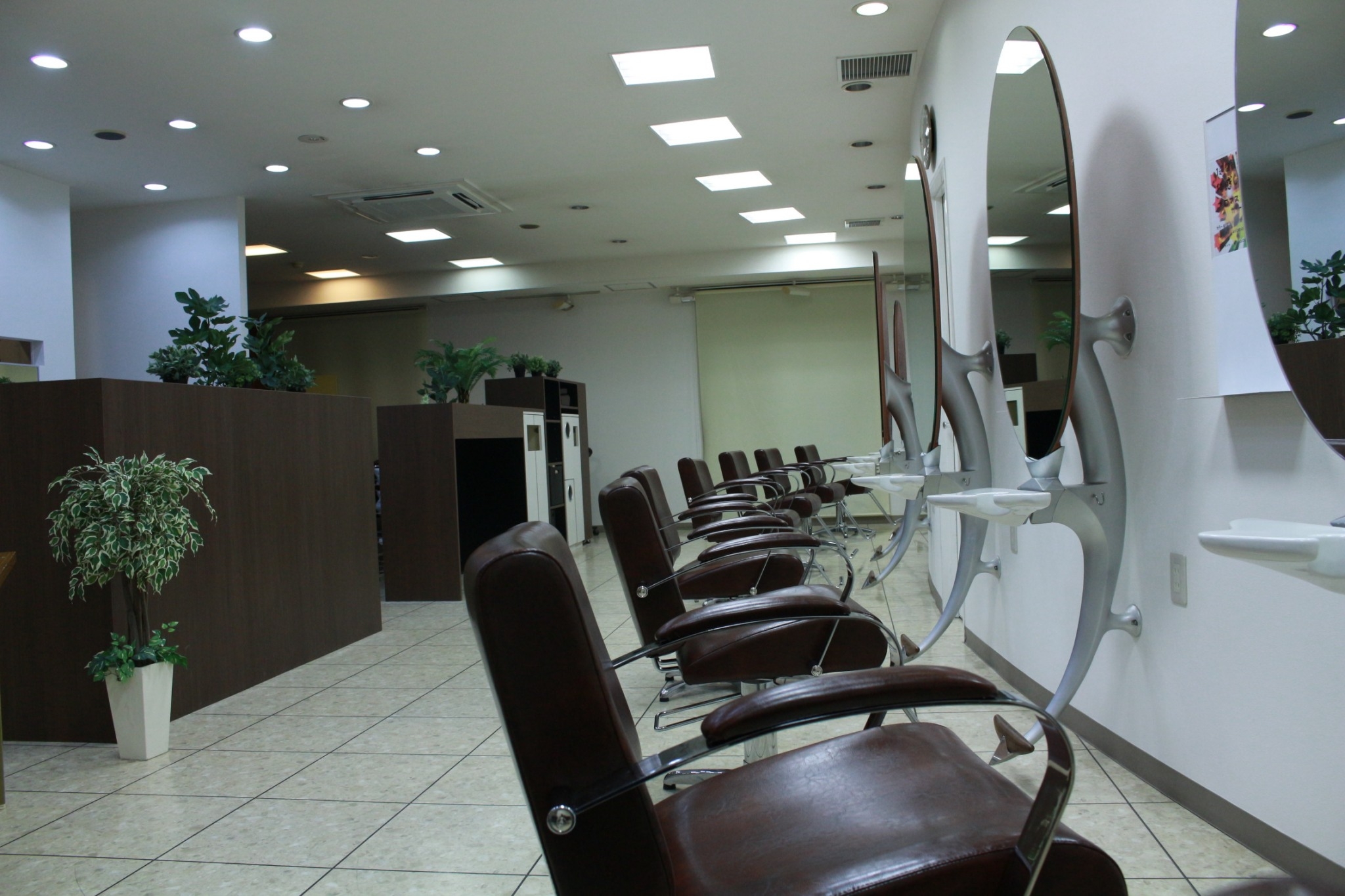 【大和八木】≪完全週休2日≫≪有給休暇あり≫≪土日休みも可≫≪社会保険完備≫お客様には親身に寄り添う、長くよい関係を築くサロン！退職金制度あり！長く安心して働ける、スタッフのことを考えるサロン「REGU NEXT（レグネクスト）」からスタイリスト（美容師）の求人！☆★☆