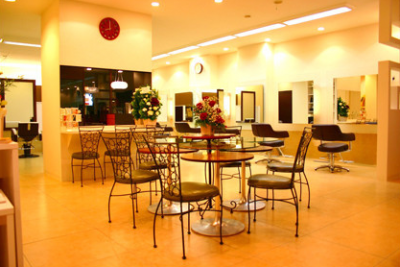 【昭和町】社会保険完備！丁寧な接客とヘアケアに自信アリ、髪の素材づくりを大切にしています☆地域の方に愛され続ける、リピーターの多いサロン♪スタッフの9割が女性！長く美容師として活躍していけるトータルビューティーサロン“KEI-TIE（ケイティ）”から、アシスタント（美容師）の求人！☆☆