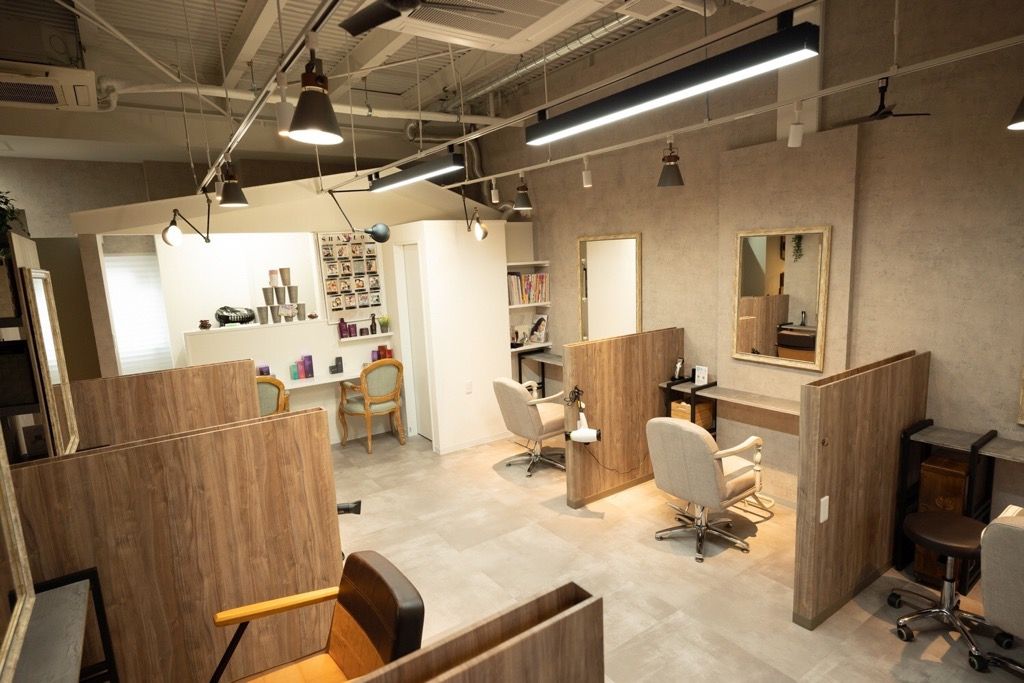 【河内山本】≪社会保険完備&月1回の日曜定休≫≪無料託児所併設!≫働くママさん必見!ライフスタイルに合した働き方が可能!チームワークを大切に皆でサロンづくりをしています!「Hair & Make Shalom(ヘアアンドメイクシャローム)」からスタイリスト(美容師)の求人★☆