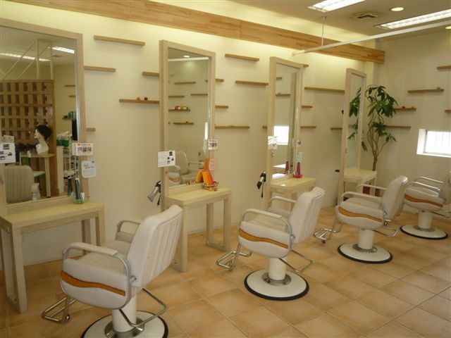 【有田】社会保険完備の好待遇！親しみ易いスタッフさんばかりで『遊び』に来るような感覚でお客様が来店されるアットホームなサロン「PLUS ROAD」からアシスタント（美容師）の求人☆★