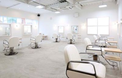 【淡路】≪社会保険完備＆完全週休二日制≫これからの可能性がいっぱい！サロンワーク以外にスタイル撮影もしていきますよ！お洒落なインテリア雑貨に囲まれたこだわりサロン「YARD.（ヤード）」からスタイリスト（美容師）の求人★☆