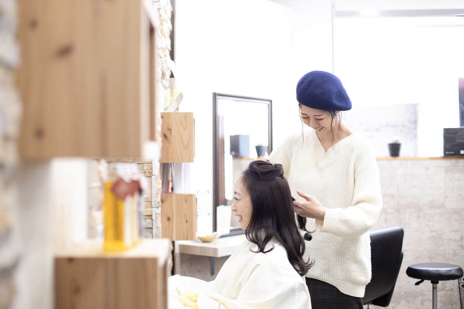 【中崎町】≪平日20時、土日19時退勤≫≪月8日休み≫≪社会保険完備≫ スタイリストのみ  マンツーマン施術 ≪業務委託も選択可能≫アットホームで少人数制なサロン！メリハリをつけて働くことが出来ますよ！「Informal（インフォーマル）」からスタイリスト（美容師）の求人☆★☆