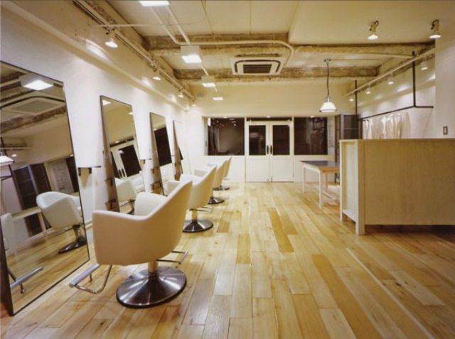 【夙川】≪月7.8日休み♪≫地域密着型で温かみのあるお洒落なプライベートサロン☆少人数制のサロンなので、しっかり学ぶことの出来る環境♪仕事とプライベートのメリハリをつけて働くことが出来ます！スタッフさん思いのオーナーさん達と共に、ステキな美容師を目指しませんか アシスタント（美容師）の求人☆☆