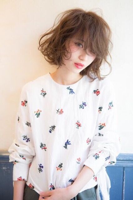 【東岸和田】街並みから少しだけ外れた住宅街に位置するアンティーク調の空間が可愛いお洒落サロン「Nuugy」からアシスタント（美容師）の求人♪服装手当など、スタッフさんの事を何よりも考えてくれるオーナーさんですよ☆★