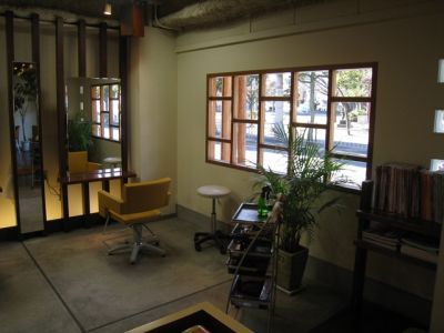 【枚方市】★新卒生限定★イチからでも、丁寧に教えていただける環境が整っています！こだわりは、髪に優しい高濃度炭酸水による施術メニュー♪アットホームなサロンで成長して、デビューを目指しませんか まるでカフェのようなお洒落サロンtotoka hairからアシスタント(美容師)の求人☆★☆