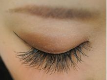 【梅田】《未経験OK、毎年7連休取得可能、働きやすさ&やりがい満載!がんばりがしっかり評価されます!リピーター90%以上!スタッフのチームワーク抜群!プロフェッショナルになるための研修体制もばっちり!「gratify plus梅田(グラティフィープラスウメダ)」からアイリスト(アイデザイナー・まつげエクステ)の求人