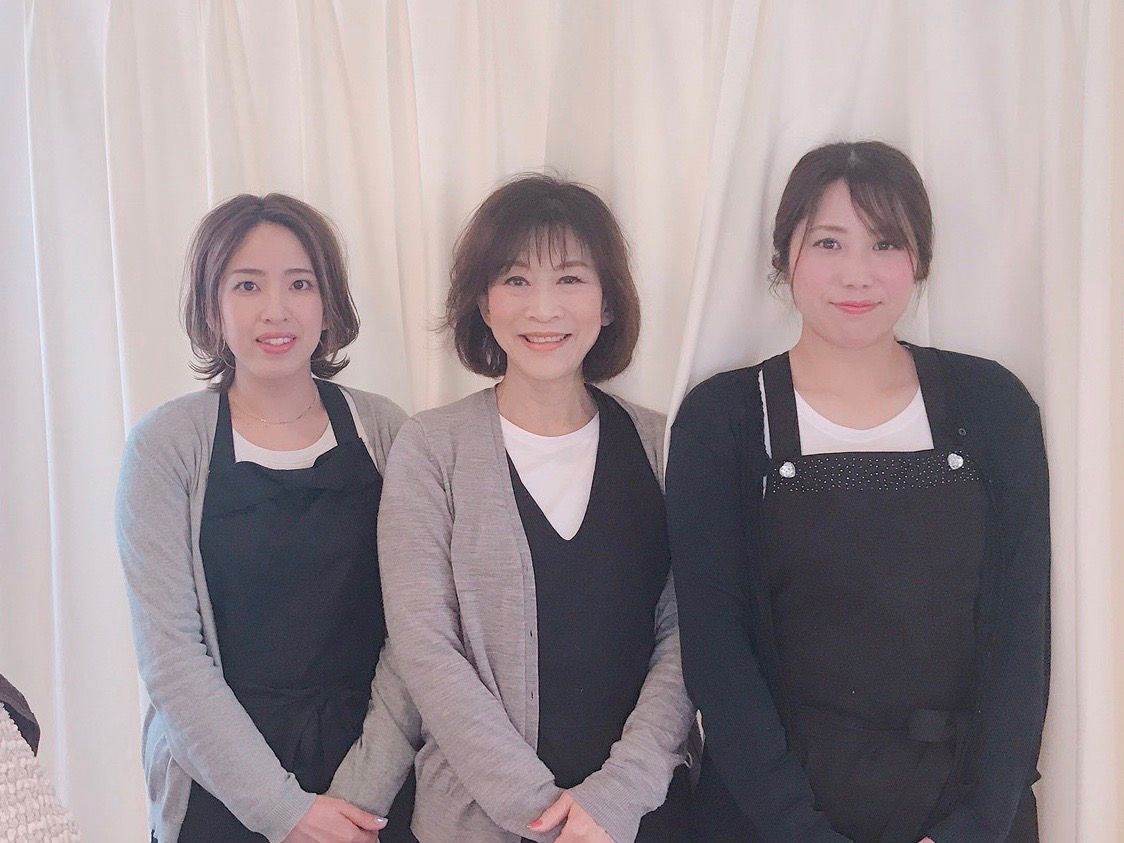 【舞子】≪毎週日月定休≫≪完全週休2日制≫≪社会保険完備≫≪18時半までには退勤可能≫地域のお客様に愛されて、リピート率80％そんな愛されサロンでアイデザイナーとして活躍してみませんか 「FLEUR（フルーレ）」からアイリスト（まつげエクステ・まつげパーマ・アイブロウ）の求人☆★