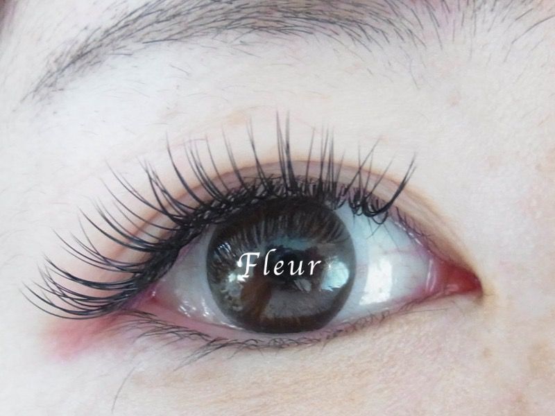 【舞子】≪毎週日月定休≫≪完全週休2日制≫≪社会保険完備≫≪18時半までには退勤可能≫地域のお客様に愛されて、リピート率80％そんな愛されサロンでアイデザイナーとして活躍してみませんか 「FLEUR（フルーレ）」からアイリスト（まつげエクステ・まつげパーマ・アイブロウ）の求人☆★