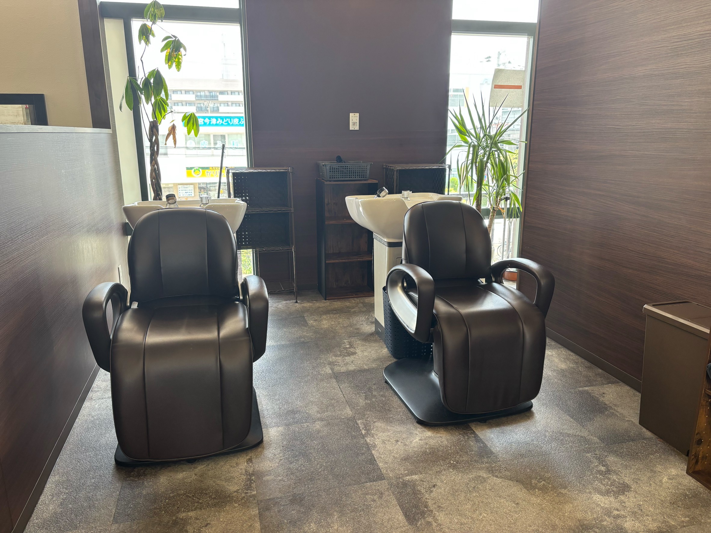 【今津】≪社会保険完備≫≪ママさん歓迎≫福利厚生も充実の白髪染め専門店！お子さんの居る方、ブランクのある方でも働きやすいお店です！「白髪染め専門店 KARACO（シラガゾメセンモンテンカラコ）」からカラーリスト（美容師）の求人☆★