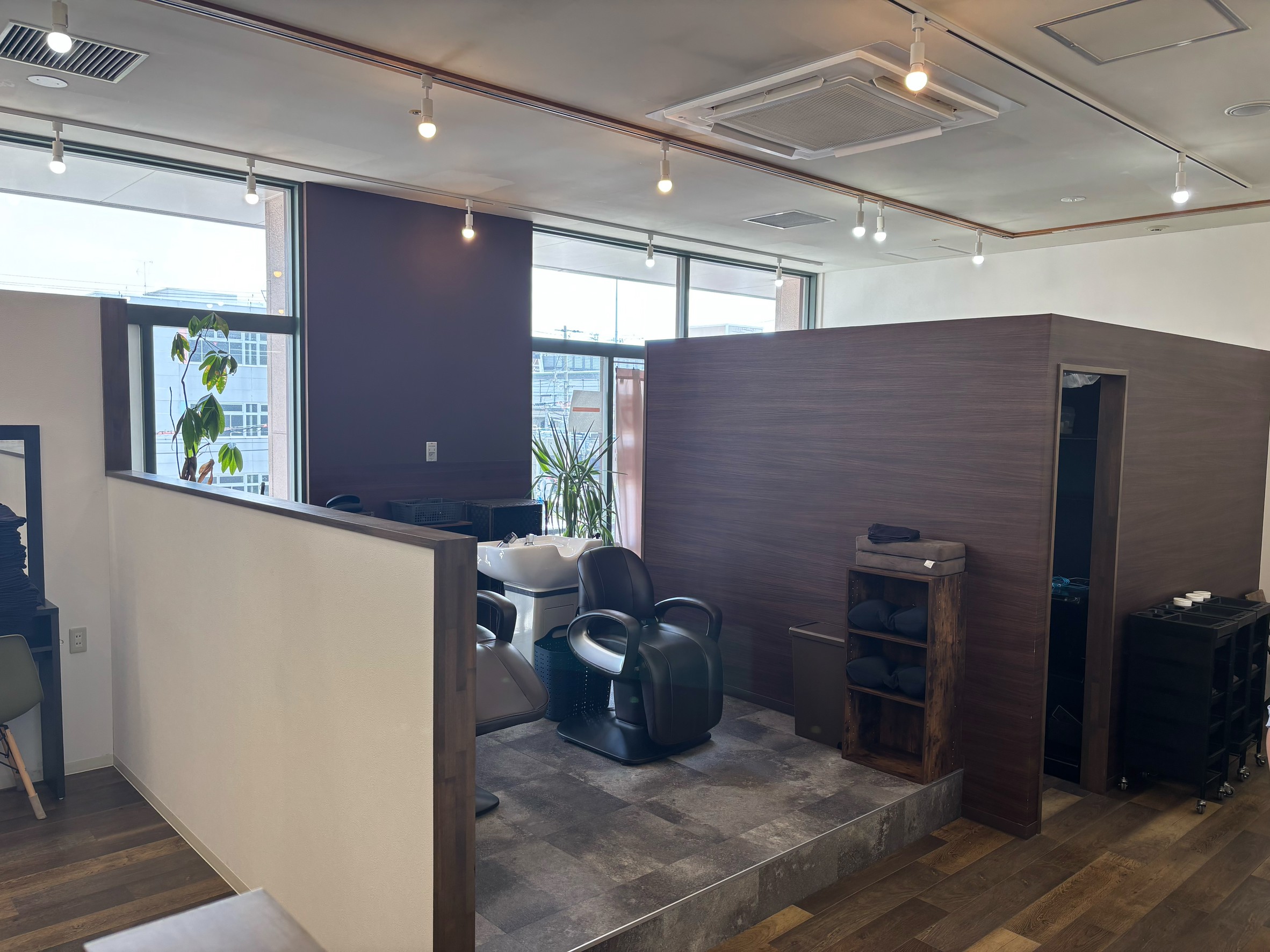 【今津】≪社会保険完備≫≪ママさん歓迎≫福利厚生も充実の白髪染め専門店！お子さんの居る方、ブランクのある方でも働きやすいお店です！「白髪染め専門店 KARACO（シラガゾメセンモンテンカラコ）」からカラーリスト（美容師）の求人☆★