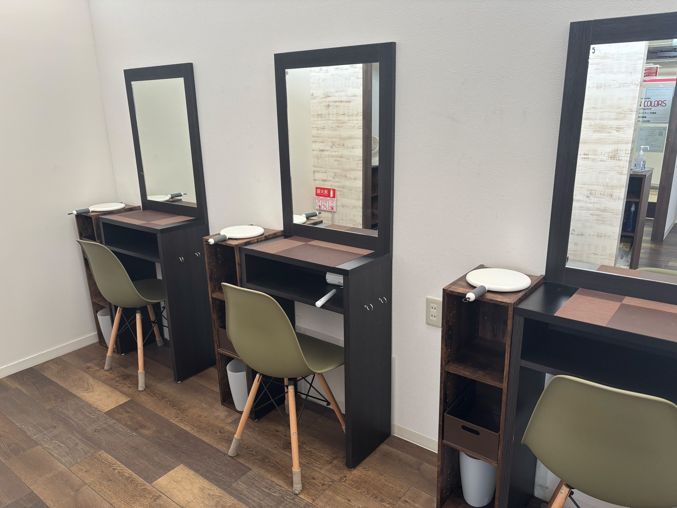 2025年8月頃、グルメシティ今津店内にOPENのカラー専門店