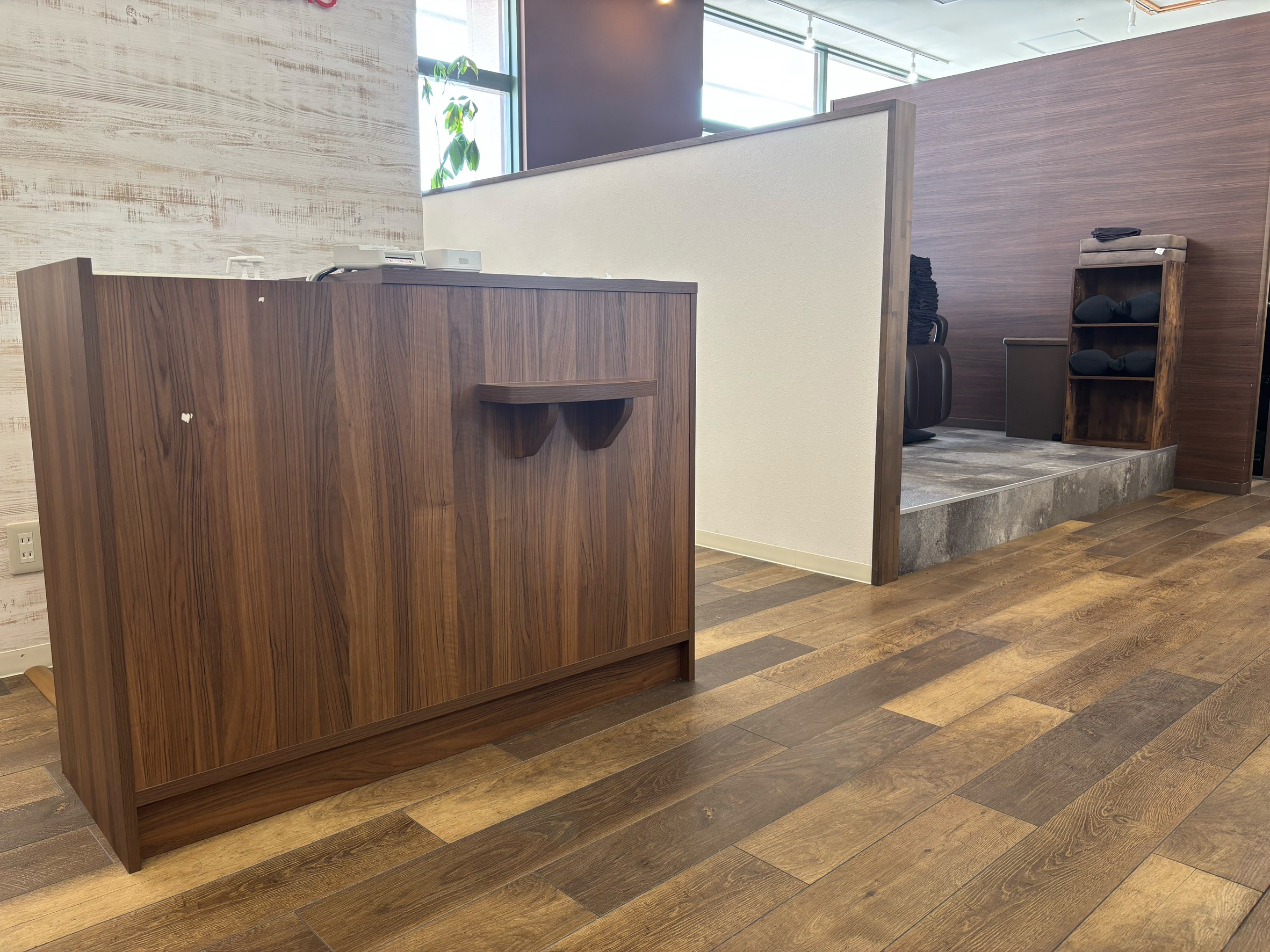 【今津】≪社会保険完備≫≪ママさん歓迎≫福利厚生も充実の白髪染め専門店！お子さんの居る方、ブランクのある方でも働きやすいお店です！「白髪染め専門店 KARACO（シラガゾメセンモンテンカラコ）」からカラーリスト（美容師）の求人☆★