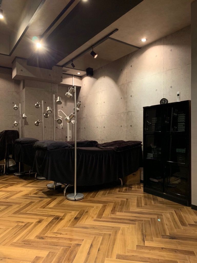 【梅田】≪日曜は19時まで!≫店長候補大歓迎!!店舗拡張につきスタッフ大募集!!稼ぎたいアイリストさんは″REJEAN LASH（レジーンラッシュ）″で決まり!!自社製品のため安全安心！アイリスト（アイデザイナー・まつげエクステ）の求人☆☆