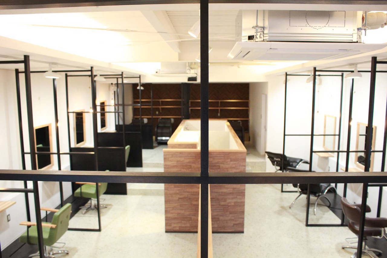 【売布神社】≪月給26万円保証あり≫≪月8,9日休みの選択制≫≪公休は土日祝にもOK≫≪平日17:30終業≫≪社会保険完備≫実働8時間で終わる時間も早く安心です！働きやすさも自慢の地域の人気サロン「Mars 売布神社店（マーズメフジンジャテン）」からスタイリスト（美容師）の求人☆★