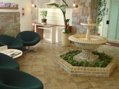 【宝塚】《人間関係◎ 社会保険有り アルバイトは18時までの勤務OK 》地域密着型のトータルビューティーCosmicGarden(コズミックガーデン)よりネイリストを募集  シンプルで上品なデザインが人気♪お客様とのコミュニケーションを大切にしながらサロンワークをしましょう☆ネイリスト（ネイルサロン）の求人