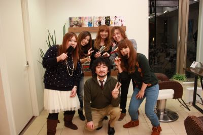 【宝塚】《人間関係◎ 社会保険有り アルバイトは18時までの勤務OK 》地域密着型のトータルビューティーCosmicGarden(コズミックガーデン)よりネイリストを募集  シンプルで上品なデザインが人気♪お客様とのコミュニケーションを大切にしながらサロンワークをしましょう☆ネイリスト（ネイルサロン）の求人