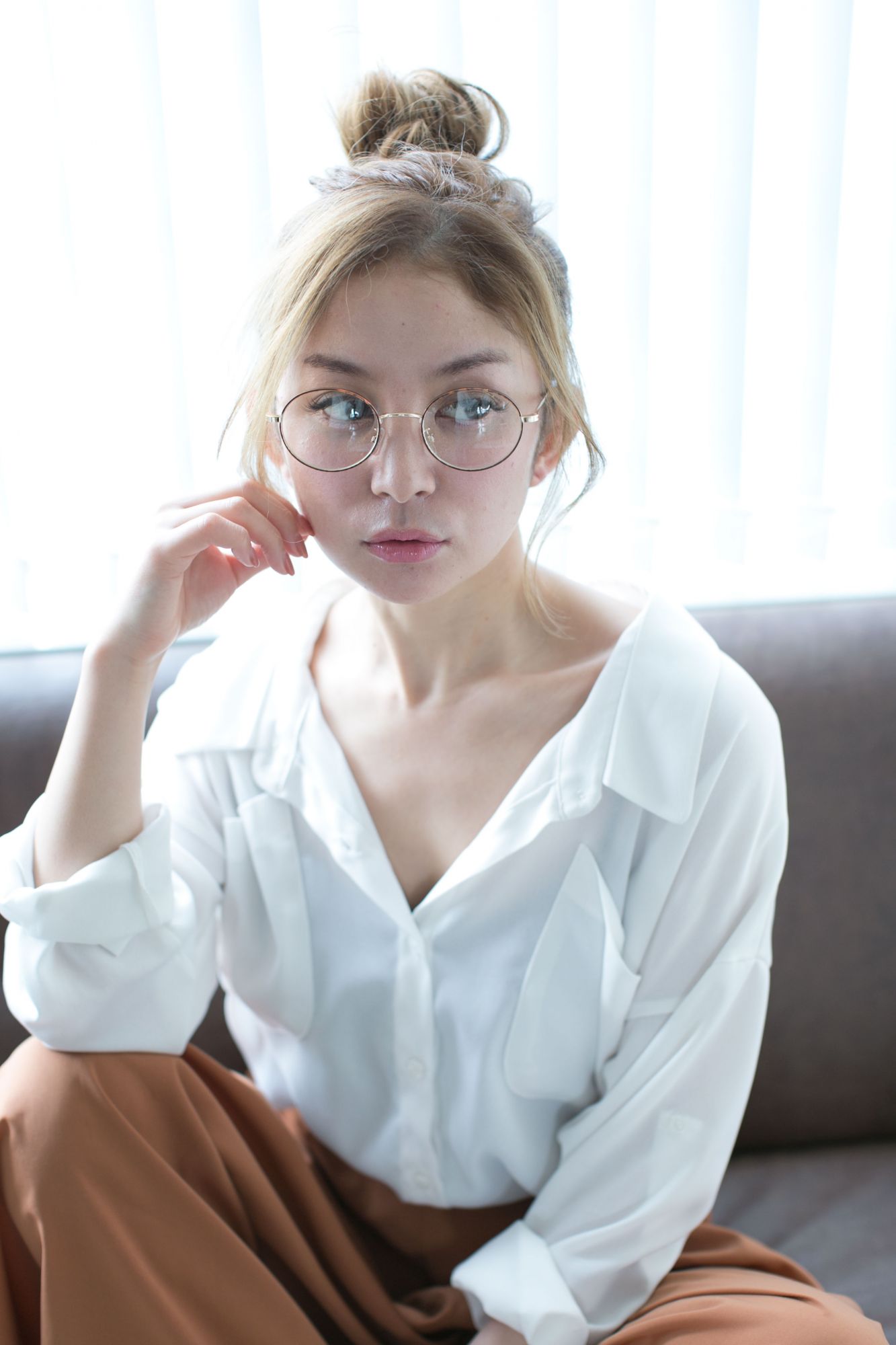 【心斎橋】≪月給18万円スタート♪≫≪月7.8日休み☆≫≪社会保険あり≫女性が働きやすい環境創りを目指しているオシャレでアンティーク調なサロン“chouchou（シュシュ）”しっかりオーナーさんが技術を教えてくれるので素敵な美容師にきっとなれますよ★アシスタント（美容師）の求人☆☆