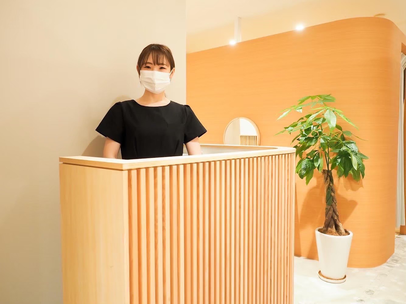 【心斎橋】≪月給23万円〜≫≪土日祝のお休み月3回迄可能≫日祝は18:30までの営業・社会保険完備・有給休暇完全消化・有給を使用し6連休を取る方も！高い技術力が魅力的！歩合での還元がしっかりあり、プライベートも充実できるサロン「muro. by mieux（ムーロ バイ ミュー）」よりエステティシャン（エステ）の求人☆★