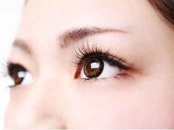 【三宮】《未経験OK  》充実した研修制度でしっかりと技術を学べます☆☆入客もドンドン出来るサロンなので、経験者の方もスキルUPが出来る♪♪駅近の好立地で、スタッフさんの人間関係も◎ 正社員のアイデザイナー(アイラッシュ)求人