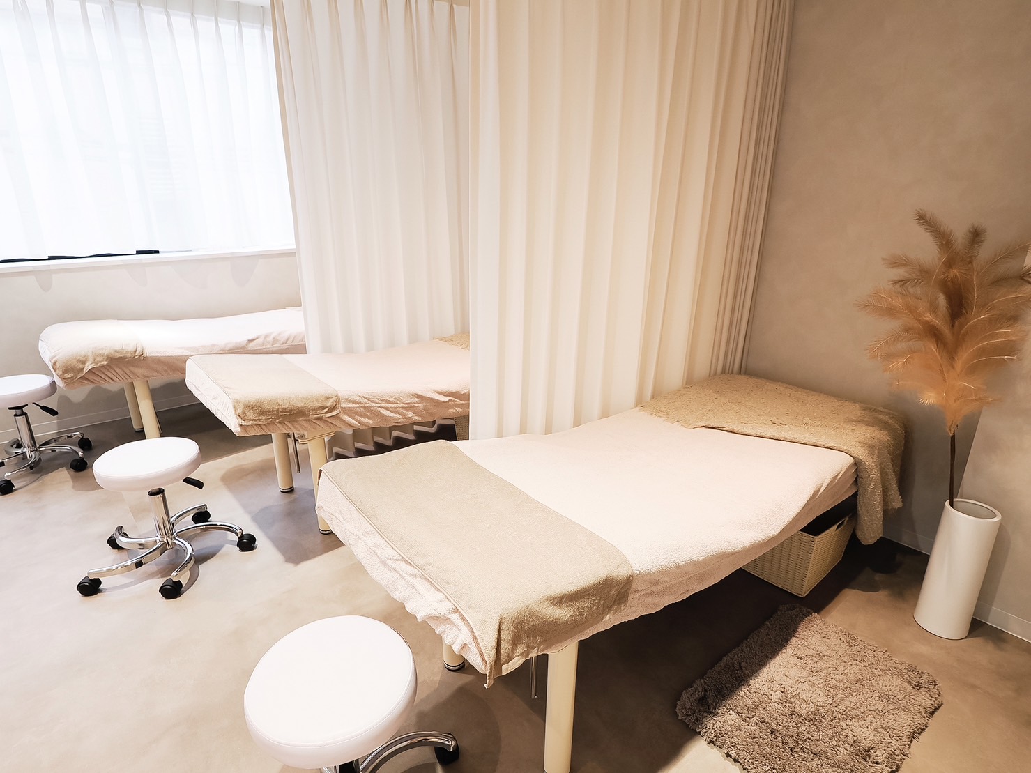 【西宮北口】≪経験者優遇!≫≪実働8時間≫≪月8~10日休み≫≪営業時間19時まで≫長く続けてほしいから、手当を含め福利厚生・労働環境を整えています!西宮の大人女性が集う落ち着いた雰囲気のアイラッシュサロン「Mauloa 西宮北口(マウロアニシノミヤキタグチ)」からアイリスト(まつげエクステ・まつげパーマ・アイブロウ)の求人☆★☆