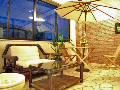 【摂津富田】スタッフさんの定着率が◎産休後のフォローなど、スタッフさんの働きやすい環境作りに取り組んでいます！！スタイリストオンリーサロンの為、お客様とマンツーマンでじっくり関わり合えるサロンfiore A・T (フィオーレエーティー)からスタイリスト(美容師)の求人☆★☆