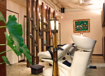 【摂津富田】スタッフさんの定着率が◎産休後のフォローなど、スタッフさんの働きやすい環境作りに取り組んでいます！！スタイリストオンリーサロンの為、お客様とマンツーマンでじっくり関わり合えるサロンfiore A・T (フィオーレエーティー)からスタイリスト(美容師)の求人☆★☆