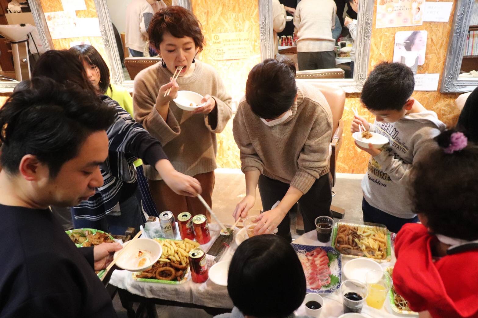 【茨木市駅】!!!≪社会保険完備&月9日休み≫≪18時までの営業≫≪ウィッグ支給あり≫レッスンのある日も20時までに退勤OKで、プライベート充実!産休後のサポートなど安心の待遇面でスタッフさんの定着率もGood!「KAZU 中津店(カズナカツテン)」からアシスタント(美容師)の求人★☆