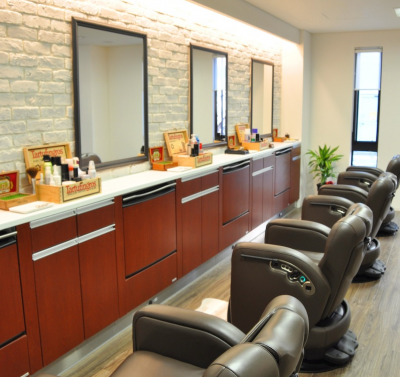 【新金岡】≪完全週休2日≫≪遅くても20時退勤≫≪2年でスタイリストデビュー≫住宅街の中で集客絶好調！海外経験もあるオーナーからカット技術も学べます！子供から大人まで幅広い層に愛されるアットホームなユニセックスサロン「kotobuki1978（コトブキ1978）」から理容師（理容室）の求人☆★