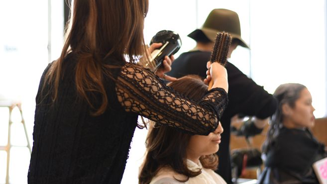 【JR茨木駅】≪社会保険完備≫≪安心の教育体制≫≪カウンセリング重視≫大阪府から職業訓練校の認可を受けており教育体制がバッチリ！地域のお客様に長く愛されるサロン「DECCA-SOUL（デッカソウル）」からアシスタント（美容師）の求人★☆