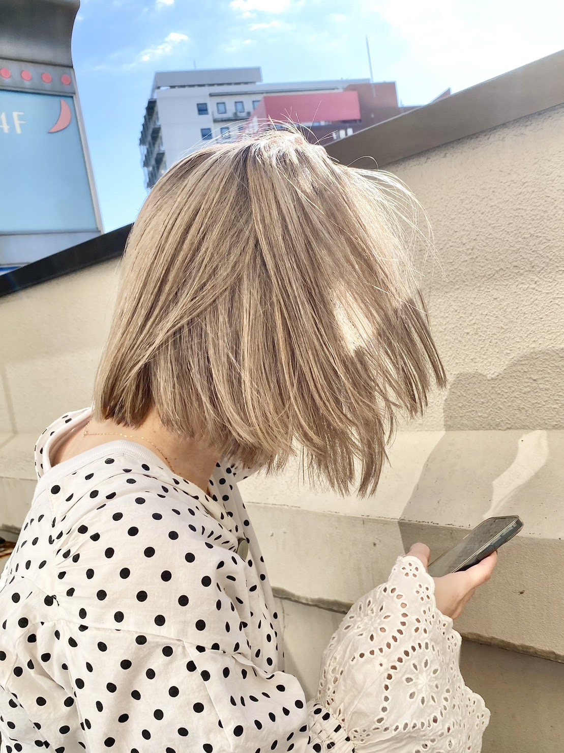 【なんば】≪正社員と業務委託が選べる!≫≪月8日休み≫≪月1回土日休み希望OK≫≪月給24万円〜≫各線なんば駅スグ!とにかく楽しくお仕事できなきゃ意味がない!笑顔の絶えない素敵サロン「habitt(ハビット)」からスタイリスト(美容師)の求人☆★