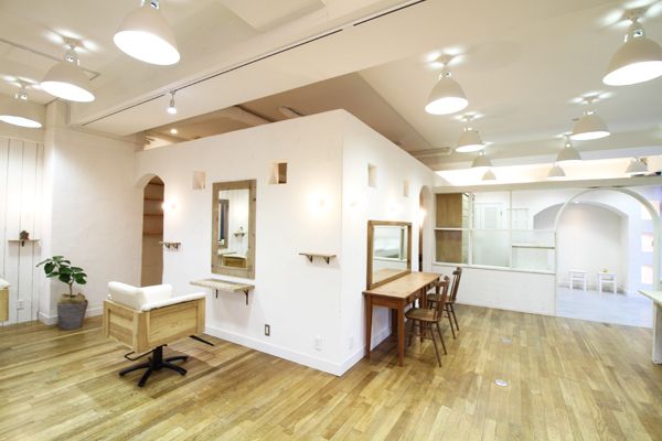 【草津】≪月7,8日休み≫≪社会保険完備≫パートさん同時募集!休日も多く、女性が安心して長く働ける環境です!「ACCOLE qualite(アコレカリテ)」からスタイリスト(美容師)の求人☆☆