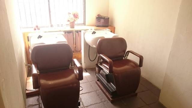 【心斎橋】ミナミのサロンなのに平均21時には退勤可能★仕事とプライベートとでしっかりメリハリをつけて働くことが出来る環境です♪木の温もり溢れるアットホームなサロン“iris(イリス)”からアシスタント(美容師)の求人★☆