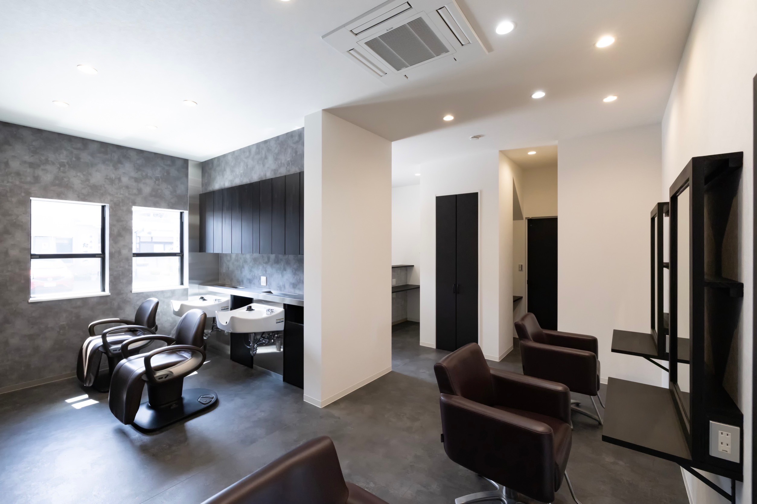 【久米田】◆平均月35万円◆技術売上46％還元◆マンツーマン接客◆カットカラー2時間枠◆客単価8000～9000円◆自由出勤◆顧客満足度も高く、集客抜群の人気ヘアサロン！集客に不安がある方、業務委託が初めての方でもOK！あなたの挑戦を応援します！「hair salon niini.（ヘアーサロンニィニ）」からスタイリスト（美容師）の求人☆★☆