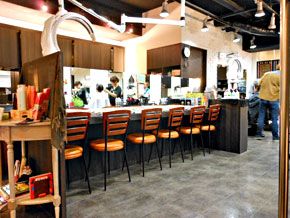 【茨木市】基本給28万円以上★スタイリストオンリーサロンの為、平均退社時間は19時！！プライベートも仕事も充実させて、日々の生活を楽しみましょう♪どのスタッフが担当しても、同じ質の高い技術をお客様に提供するサロンLUNA 茨木店 (ルーナイバラキテン)からスタイリスト(美容師)の求人☆★☆