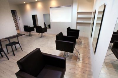 【紀三井寺】≪実働8時間≫≪社会保険完備≫ハイクオリティなスタイル提案と接客力が人気！非日常を演出する大人女性のための隠れ家サロン「DERE-DIR fidele（デレディールフィデル）」からアシスタント（美容師）の求人です☆★☆