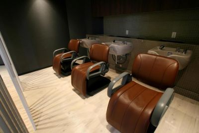 【紀三井寺】≪実働8時間≫≪社会保険完備≫ハイクオリティなスタイル提案と接客力が人気！非日常を演出する大人女性のための隠れ家サロン「DERE-DIR fidele（デレディールフィデル）」からアシスタント（美容師）の求人です☆★☆