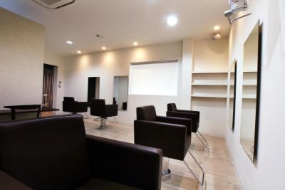 【紀三井寺】≪実働8時間≫≪社会保険完備≫ハイクオリティなスタイル提案と接客力が人気！非日常を演出する大人女性のための隠れ家サロン「DERE-DIR fidele（デレディールフィデル）」からアシスタント（美容師）の求人です☆★☆