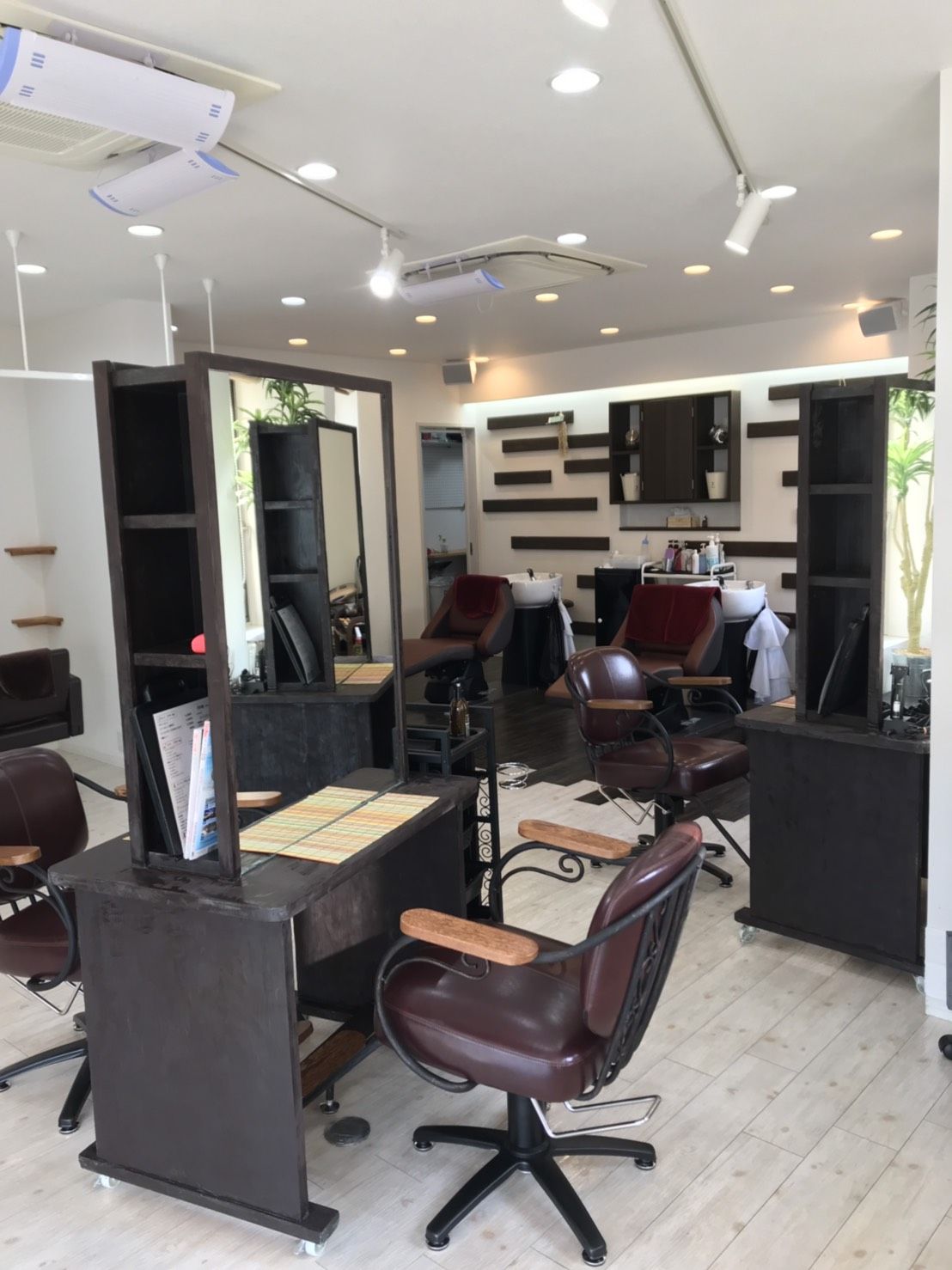 【都島】＜完全週休2日制＞＜平均退社時間18時すぎ＞レッスンはアナタのペースに合わせて行うので、プライベートの時間も調整しやすい環境です！地元のマダム層から支持される癒し系サロン！「あとりえ 月の庭 hanare（アトリエツキノニワハナレ）」からアシスタント(美容師)の求人☆☆