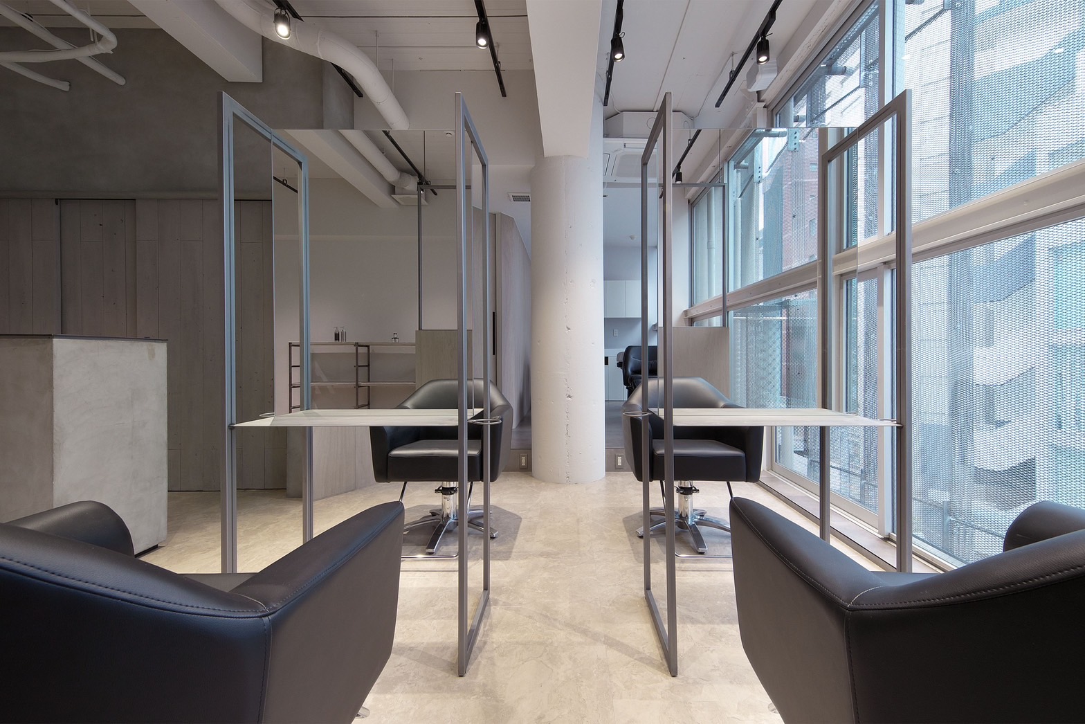 【南船場】≪月給22万円≫≪月8日休み≫≪社会保険完備≫≪営業中レッスンにより早期デビュー!≫こだわり抜いた薬剤・商材を取り扱うノンダメージサロンとして、髪質改善に特化した人気ヘアサロン!「dipty MOILA(ディプティモイラ)」からアシスタント(美容師)の求人☆★☆