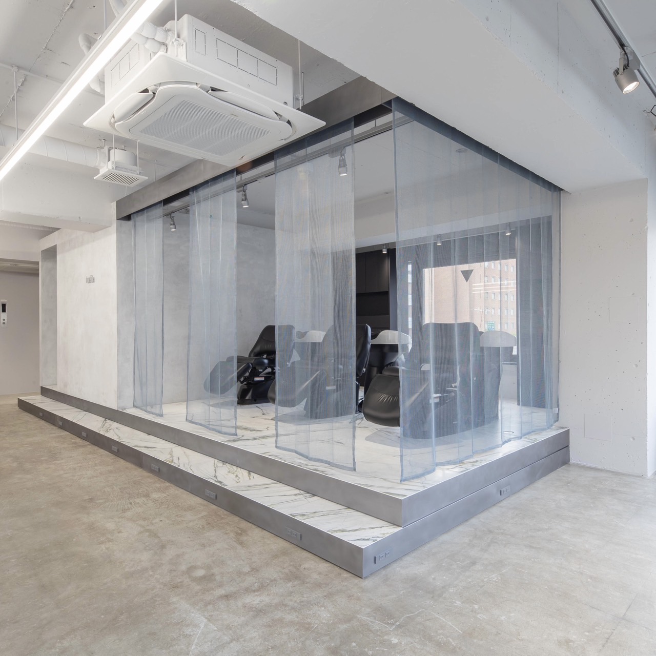 【南船場】≪月給22万円≫≪月8日休み≫≪社会保険完備≫≪営業中レッスン≫髪質改善トリートメント＆ケアカラーが人気のヘアサロン！「tuelu by dipty MOILA（トゥエル バイ ディプティ モイラ）」からアシスタント（美容師）の求人☆★☆