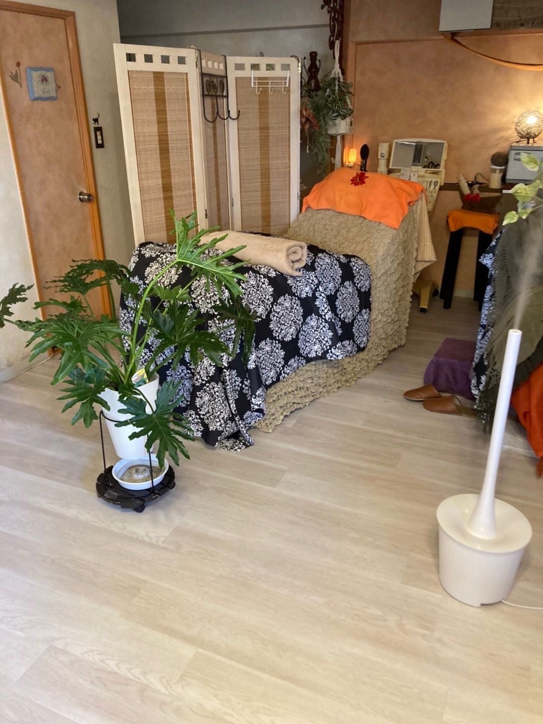 【梅田】≪リニューアルオープンにつきスタッフ急募!≫≪完全予約制なので営業中レッスン可≫≪平日のみの勤務でもOK≫≪ブランクある方もOK≫仕事とプライベートでメリハリをつけられる環境!オーガニックヘナ・マッサージ・ヘッドスパも人気の癒しのサロン「プライベートサロン perdonna(プライベートサロンペルドンナ)」からアシスタント(美容師)の求人☆★☆