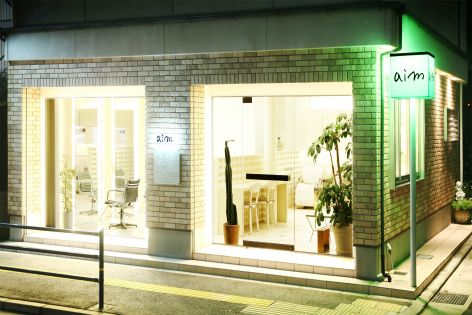 【久宝寺】営業時間中にもレッスンをすることができる環境なので、有効的に時間を使い、デビューを目指しましょう！！営業後にレッスンをしても21時半には退社するようにしているのでプライベートも充実！「aim（エイム）」からアシスタント（美容師）の求人☆★☆